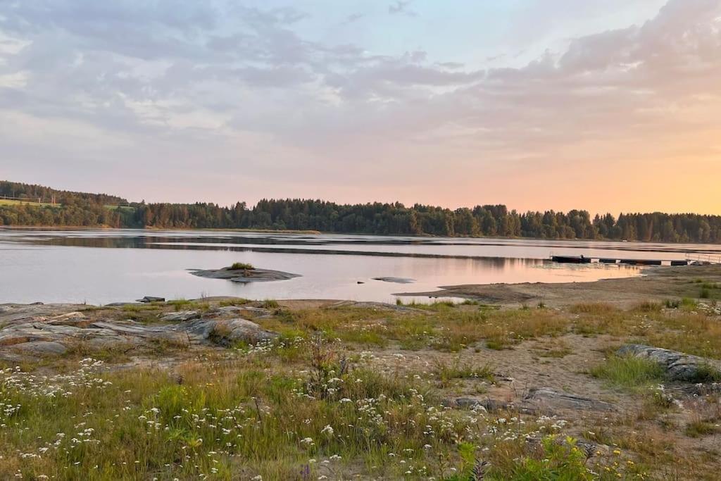 Attraktiv & Smart Funkishytte Pa Nes Strandhager. Årnes المظهر الخارجي الصورة