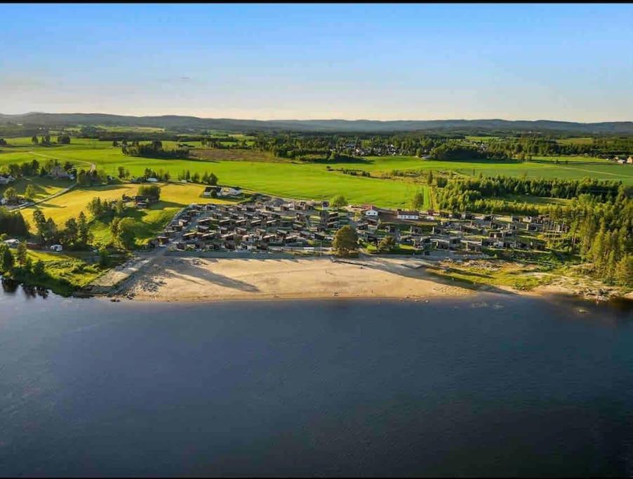 Attraktiv & Smart Funkishytte Pa Nes Strandhager. Årnes المظهر الخارجي الصورة